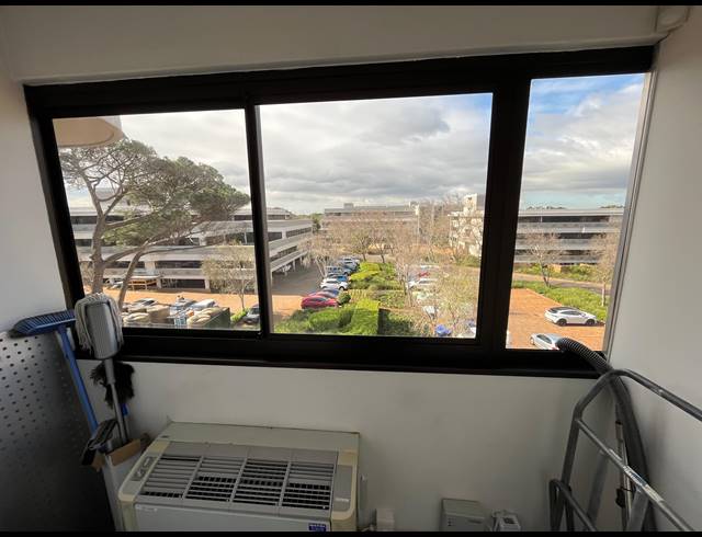 222M² OFFICE TO LET IN PINELANDS